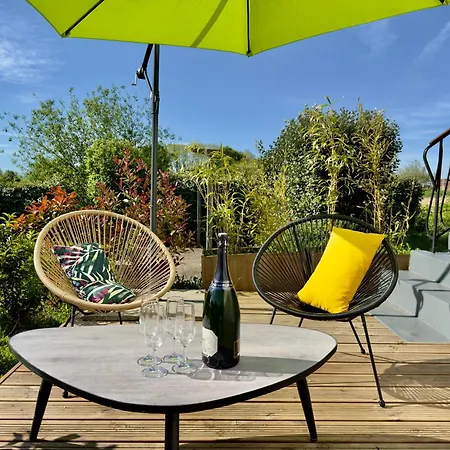 Appartement Cosy & Terrasse - Maison Des Chenes 64 *